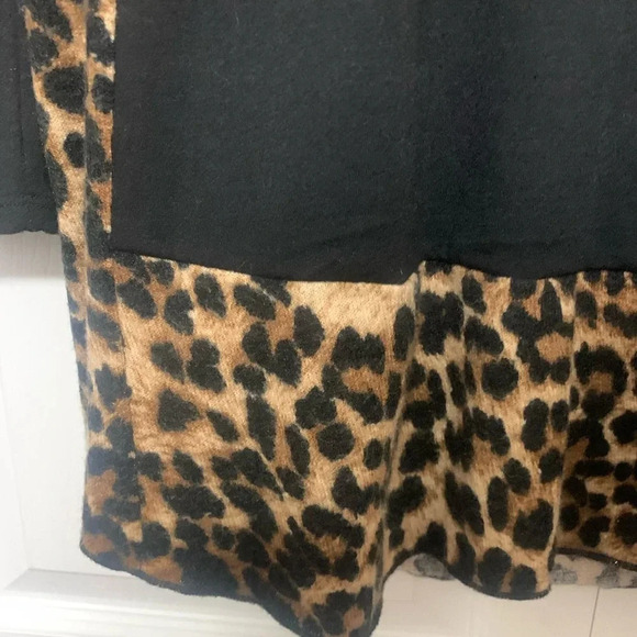 OSFM Beeson River black/leopard print long sleeve pullover with side pockets - Picture 4 of 5